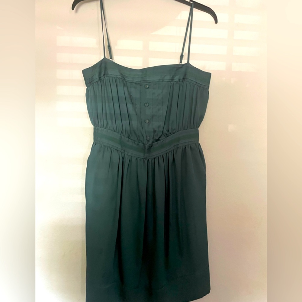 Gorgeous green dress. Beautiful fabric and detail